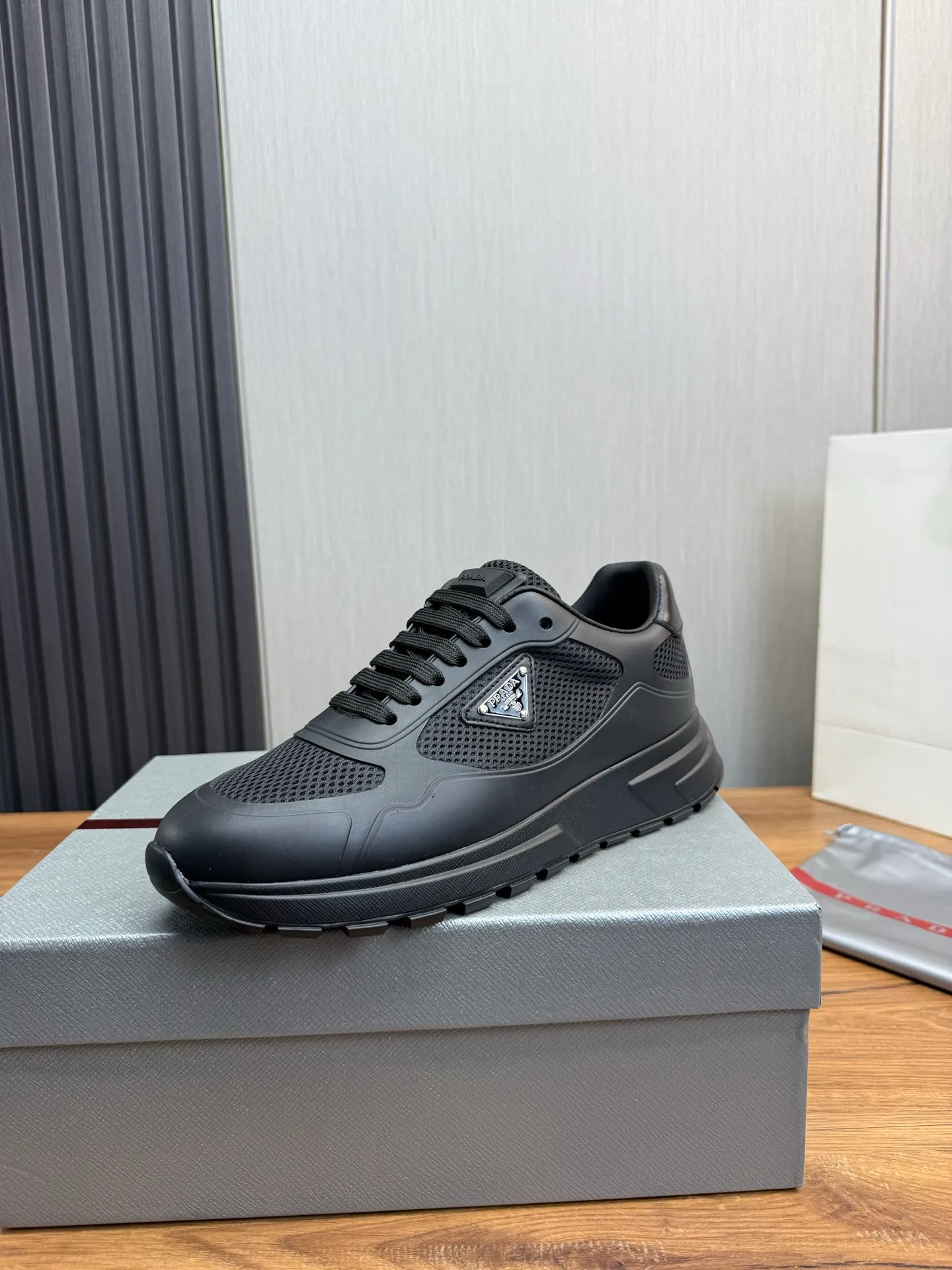 Men's shoes 💰580💰 [PRADA] Autumn and winter hot men's shoes shipped 👏Official website synchronized ⬆️Original fly-woven cowhide fabric + cowhide lining, 1⃣️:1⃣️reproduction, original sole, 38-45 (45. Customized, non-refundable)